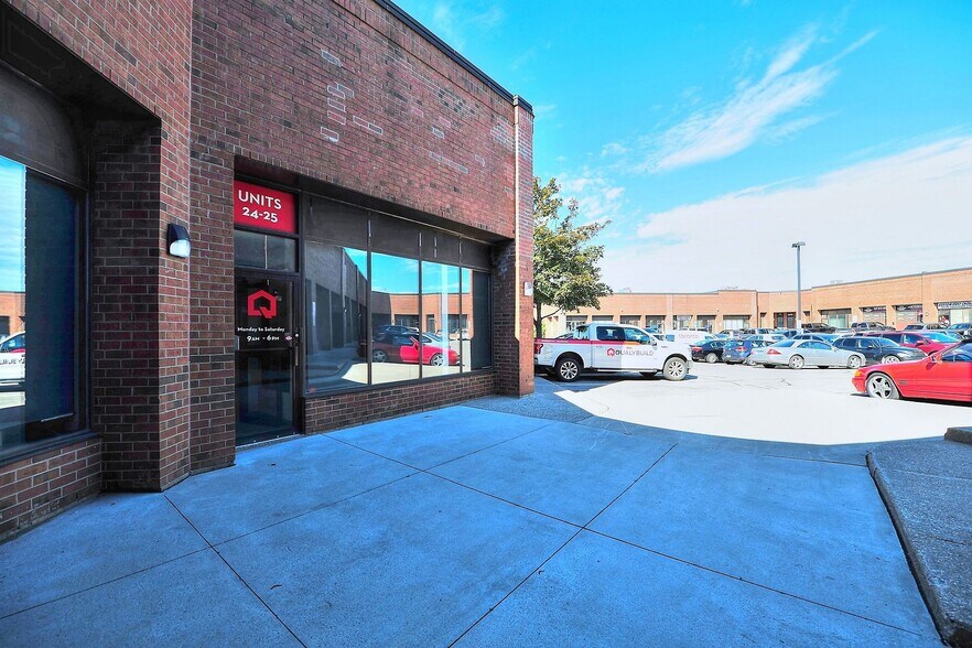 50 Ritin Ln, Concord, ON à vendre - Photo de l’immeuble – Image 3 sur 9