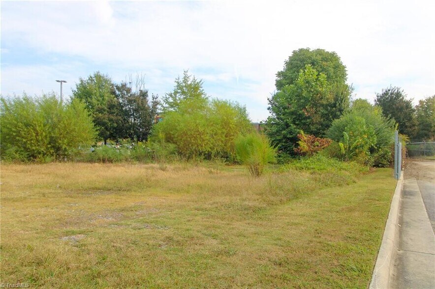 3300 N Main St, High Point, NC à vendre - Photo de l’immeuble – Image 3 sur 24