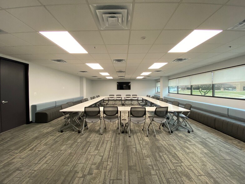 750 Stephenson Hwy, Troy, MI à louer - Photo intérieure – Image 3 sur 6