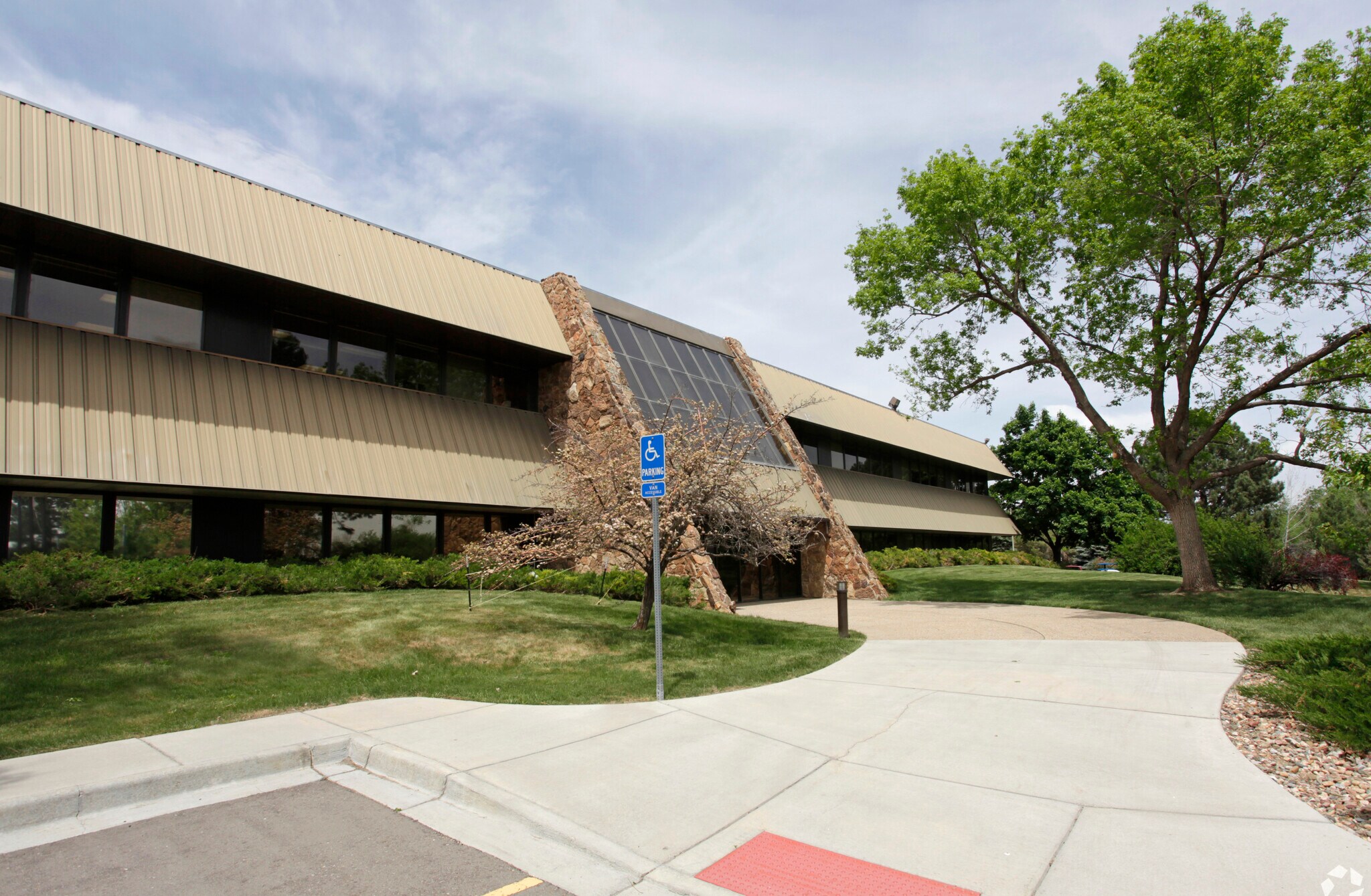 380 W 37th St, Loveland, CO à louer Photo de l’immeuble– Image 1 sur 9