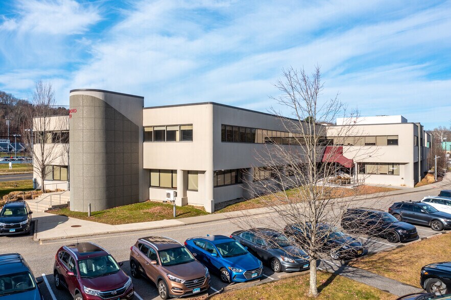 372 Danbury Rd, Wilton, CT à louer - Photo de l’immeuble – Image 1 sur 4