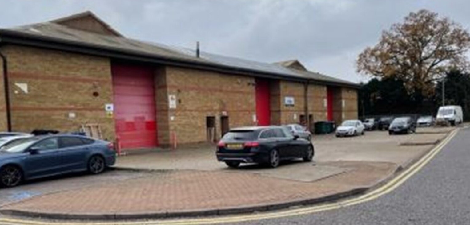 151-163 Dixons Hill Rd, North Mymms à louer Photo de l’immeuble– Image 1 sur 3