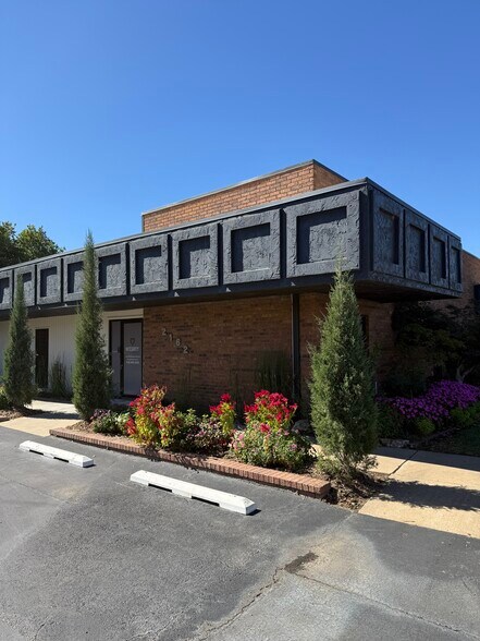 2162 E 61st St, Tulsa, OK à louer - Photo de l’immeuble – Image 3 sur 3