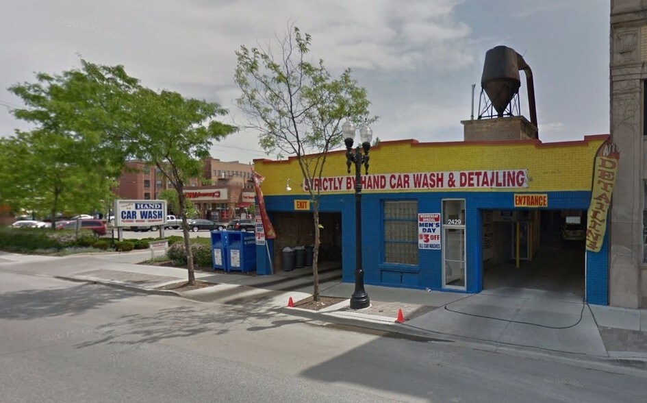 2429 W Irving Park Rd, Chicago, IL à louer - Photo principale – Image 1 sur 5