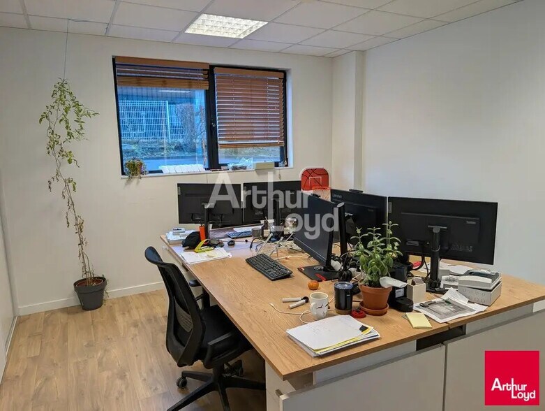 Local d’activités dans Cesson-Sévigné à louer - Photo de l’immeuble – Image 2 sur 8