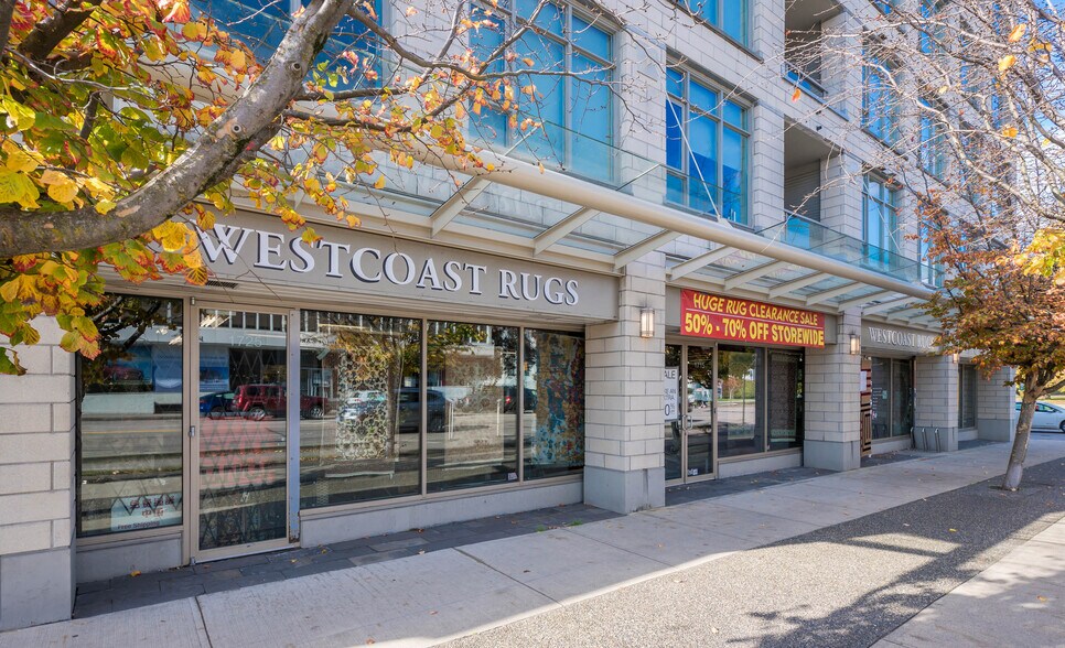 1705-1735 Burrard St, Vancouver, BC à vendre - Photo de l’immeuble – Image 2 sur 5