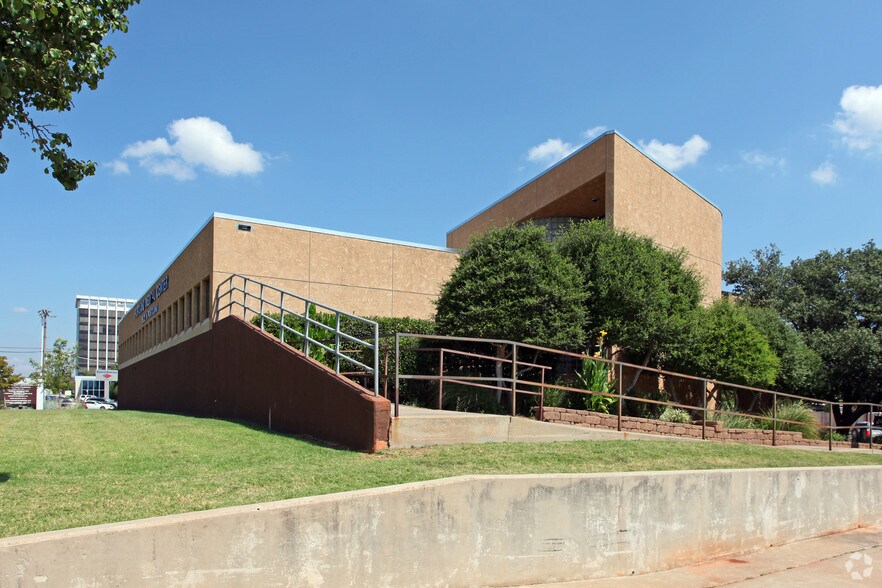 5622 N Portland Ave, Oklahoma City, OK à louer - Photo de l’immeuble – Image 2 sur 12