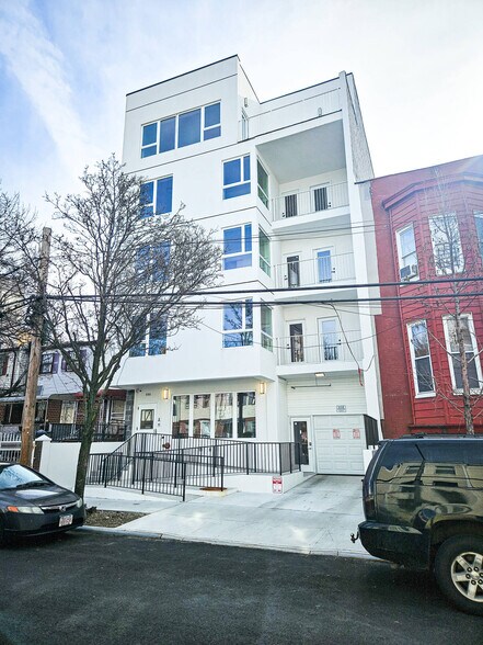 686 Eagle Ave, Bronx, NY à vendre - Photo de l’immeuble – Image 1 sur 17