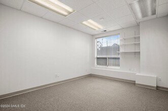 6 Oak St W, Greenwich, CT à louer Photo intérieure– Image 2 sur 2