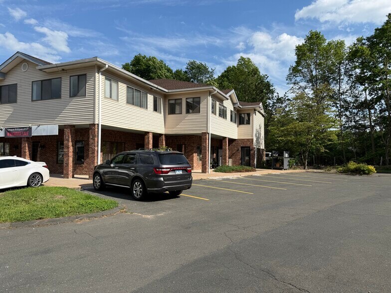 15R Hartford Ave, Granby, CT à louer - Photo de l’immeuble – Image 2 sur 6