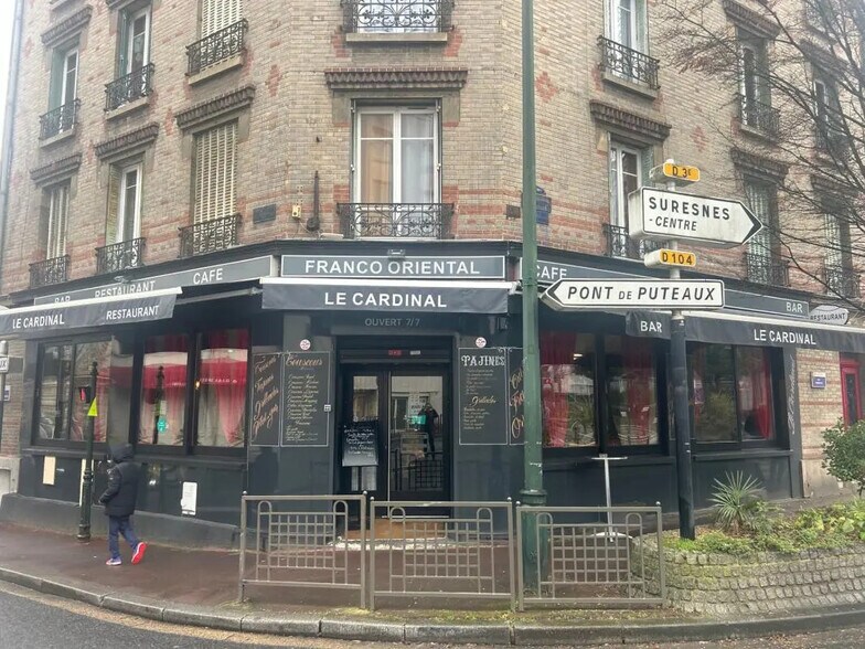 Local commercial dans Suresnes à vendre - Photo de l’immeuble – Image 1 sur 7
