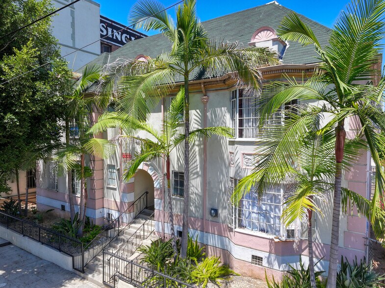 815 Green Ave, Los Angeles, CA à vendre - Photo de l’immeuble – Image 2 sur 15