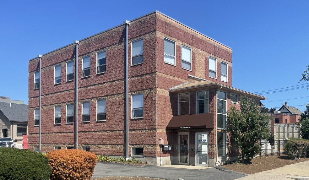 414 Crescent St, Waltham, MA à louer - Photo de l’immeuble – Image 2 sur 4