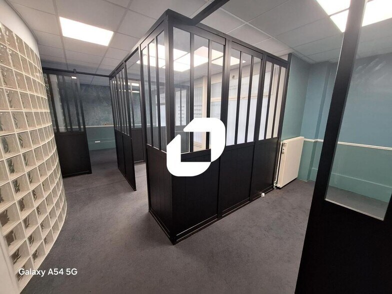 Bureau dans Boulogne-Billancourt à louer - Photo de l’immeuble – Image 3 sur 4