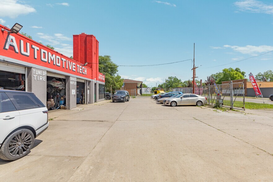 10200 Whittier, Detroit, MI à louer - Photo de l’immeuble – Image 3 sur 36