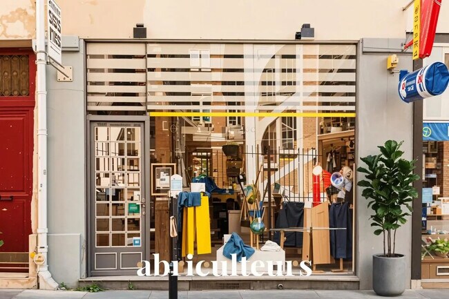 Plus de détails pour Local commercial à vendre