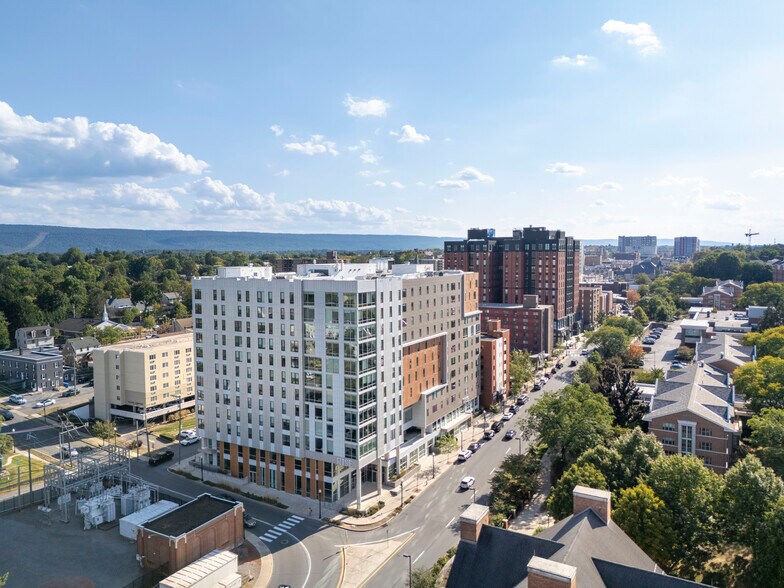 532 E College Ave, State College, PA à louer - Photo de l’immeuble – Image 1 sur 1