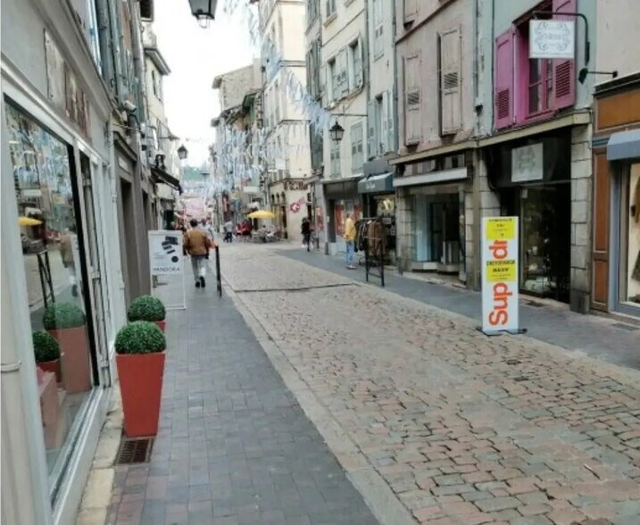 Local commercial dans Le Puy-en-Velay à vendre - Photo de l’immeuble – Image 2 sur 3