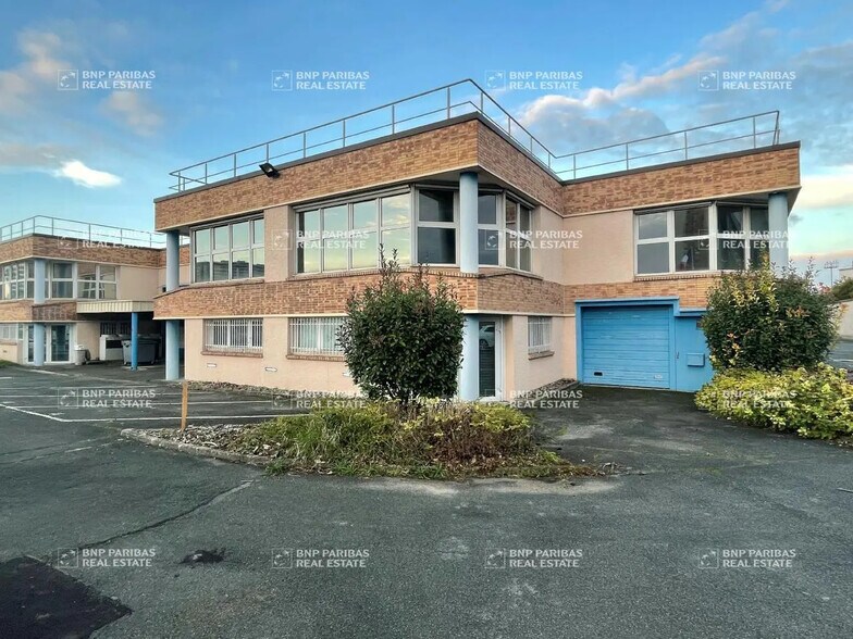 Local d’activités dans Ivry-sur-Seine à louer - Photo de l’immeuble – Image 2 sur 7