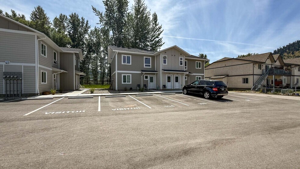 2142 Bessette St, Lumby, BC à vendre - Photo de l’immeuble – Image 3 sur 14