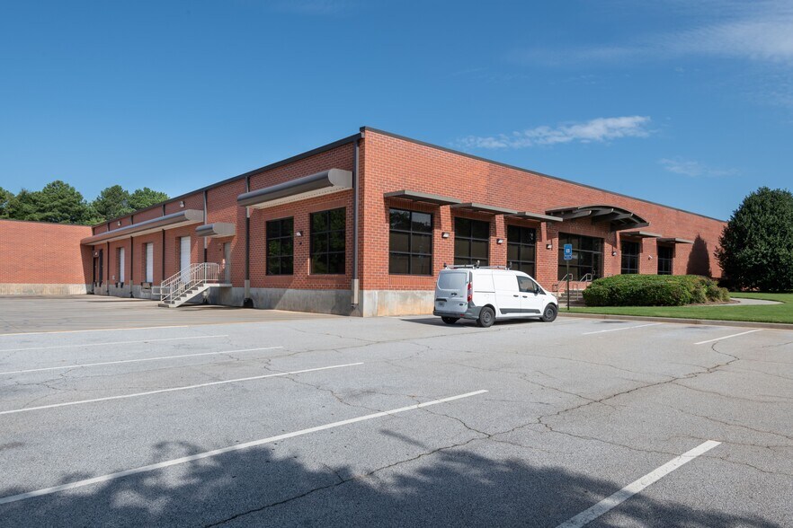 1548 Stone Ridge Dr, Stone Mountain, GA à louer - Photo de l’immeuble – Image 2 sur 6