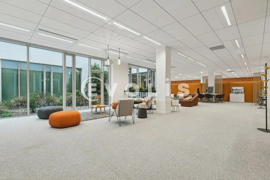 Bureau dans Fontenay-sous-Bois à louer - Photo de l’immeuble – Image 3 sur 11