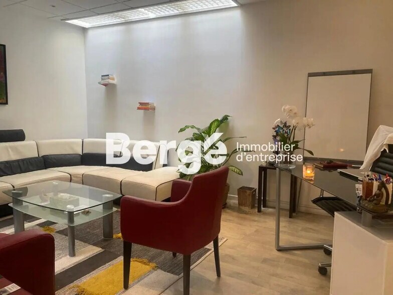 Bureau dans Cannes à louer - Photo de l’immeuble – Image 3 sur 11