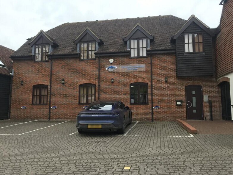 90-98 High St, Odiham à louer - Photo de l’immeuble – Image 3 sur 3