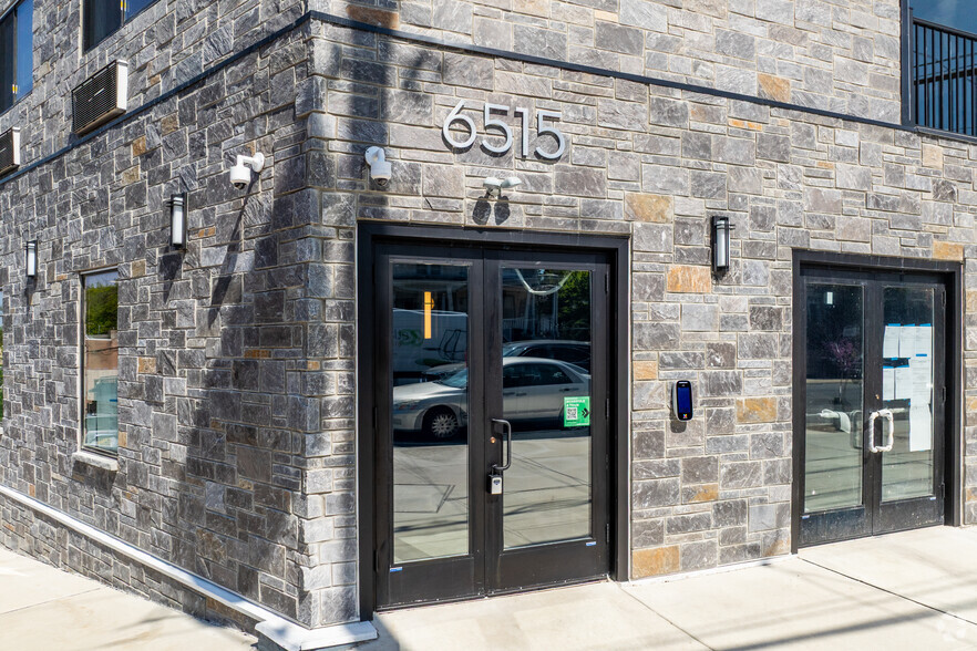 6515 Ridge Ave, Philadelphia, PA à louer - Photo de l’immeuble – Image 3 sur 5
