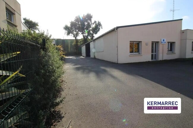 Plus de détails pour Local d'activités à louer