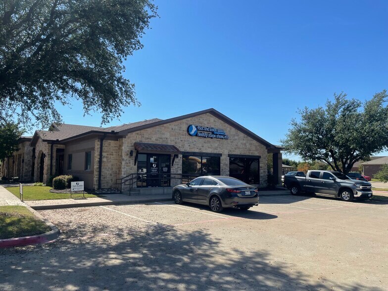 816 Keller Pky, Keller, TX à louer - Photo de l’immeuble – Image 1 sur 6
