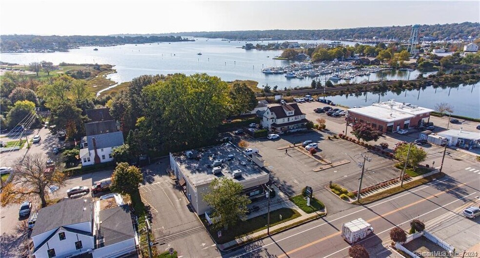 42 Williams Ave, Mystic, CT à louer - Photo de l’immeuble – Image 2 sur 12