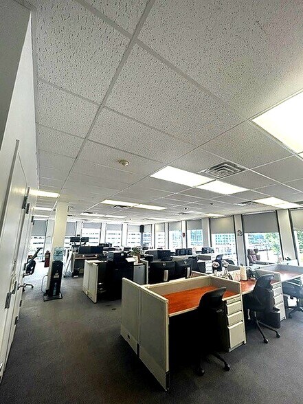 75 Lincoln Hwy, Iselin, NJ à louer - Photo de l’immeuble – Image 2 sur 42
