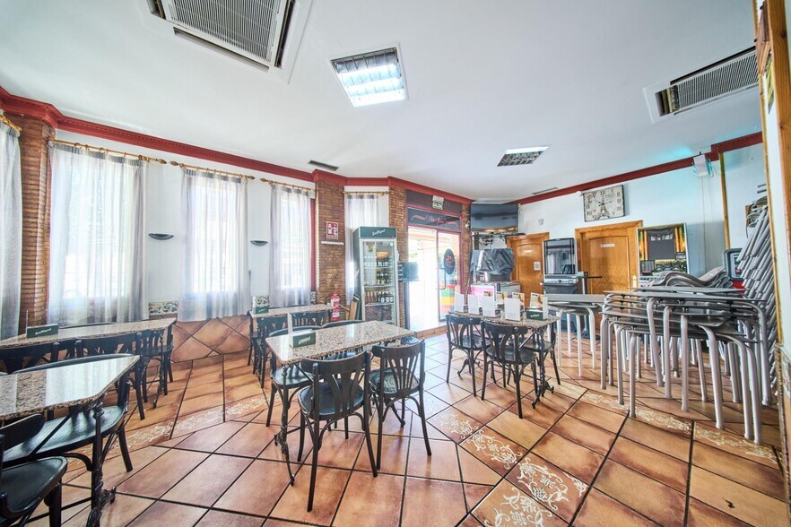 Local commercial dans Pinos Genil, Granada à vendre - Photo de l’immeuble – Image 3 sur 30