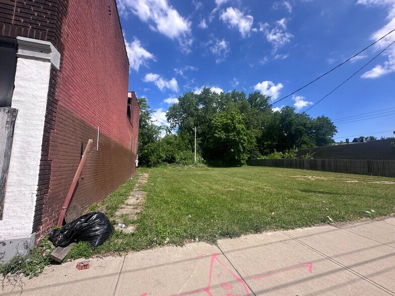 741 E 99th St, Cleveland, OH à vendre - Photo de l’immeuble – Image 3 sur 5
