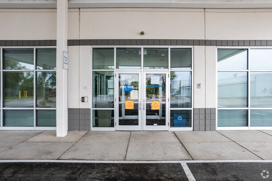 10700 N Lamar Blvd, Austin, TX à vendre - Photo de l’immeuble – Image 2 sur 9