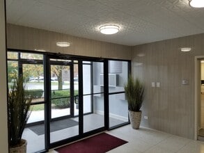 7300 N Cicero Ave, Lincolnwood, IL à louer Photo intérieure– Image 2 sur 5