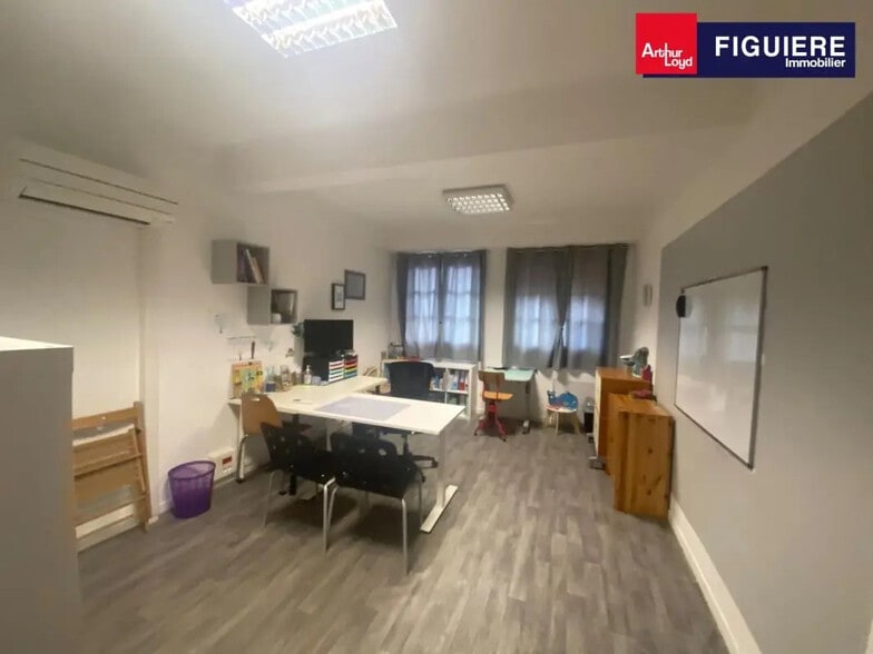 Bureau dans Salon-de-Provence à louer - Photo de l’immeuble – Image 2 sur 14