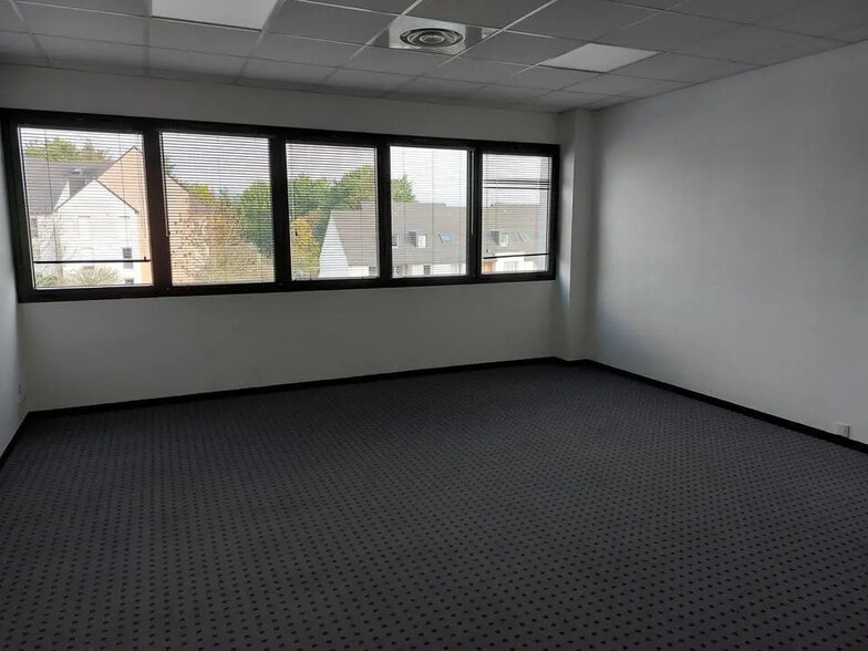 Bureau dans Saint-Grégoire à louer - Photo intérieure – Image 3 sur 5