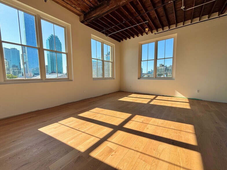 44-01 11th St, Long Island City, NY à louer - Photo de l’immeuble – Image 3 sur 7