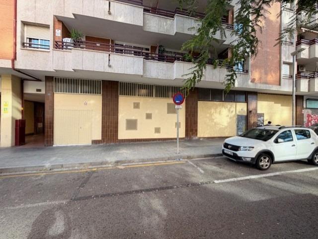 Immeuble residentiel dans L'Hospitalet de Llobregat, Barcelona à vendre - Photo principale – Image 2 sur 4