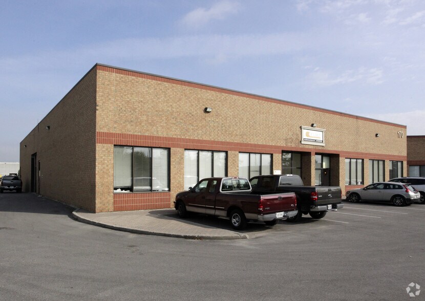 170 Pippin Rd, Vaughan, ON à louer - Photo de l’immeuble – Image 2 sur 2