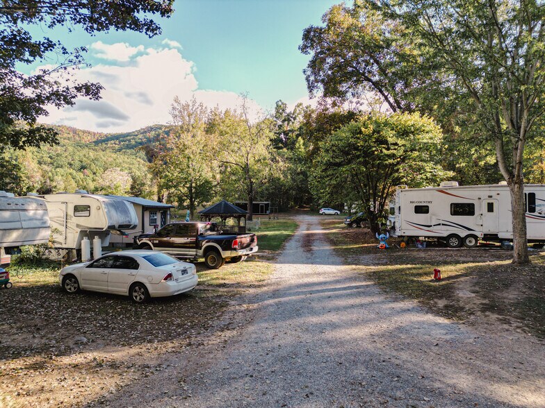 78 Pebble Mountain Cir, Chuckey, TN à vendre - Photo de l’immeuble – Image 3 sur 42