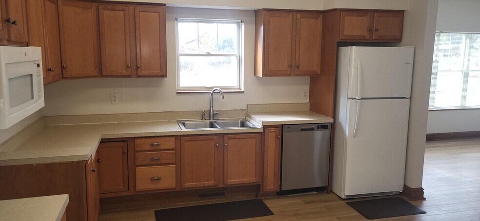 221 Felician Dr, Moon Twp, PA à vendre - Photo de l’immeuble – Image 3 sur 13