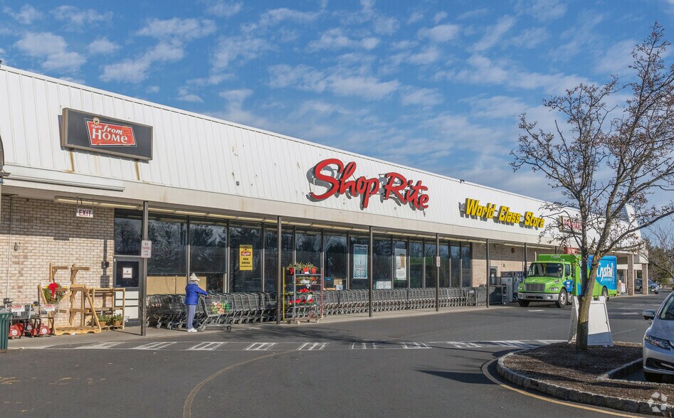 310 Route 36, West Long Branch, NJ à louer - Photo principale – Image 2 sur 2