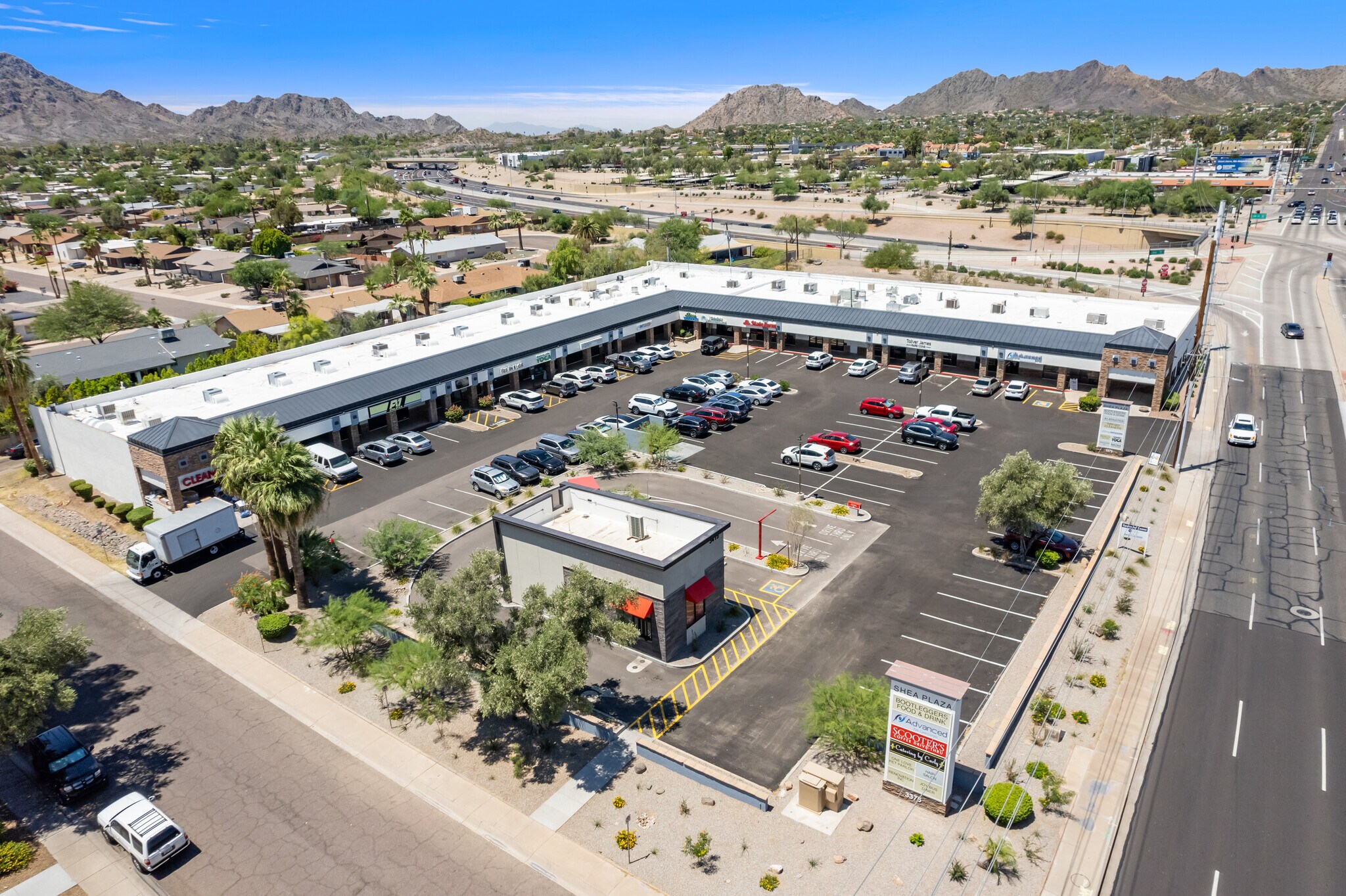 3375 E Shea Blvd, Phoenix, AZ à louer Photo principale– Image 1 sur 10
