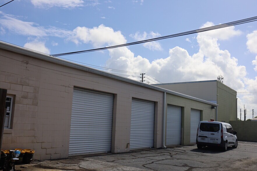 351-355 Plaza Dr, Eustis, FL à vendre - Photo de l’immeuble – Image 3 sur 12