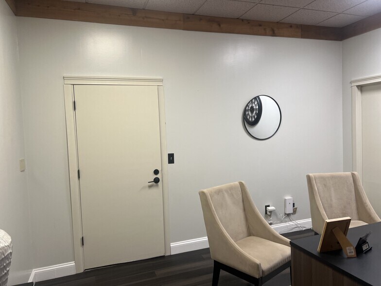 110 N Cherry St, Olathe, KS à louer - Photo de l’immeuble – Image 2 sur 19