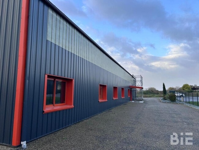 Plus de détails pour Local d’activités à vendre