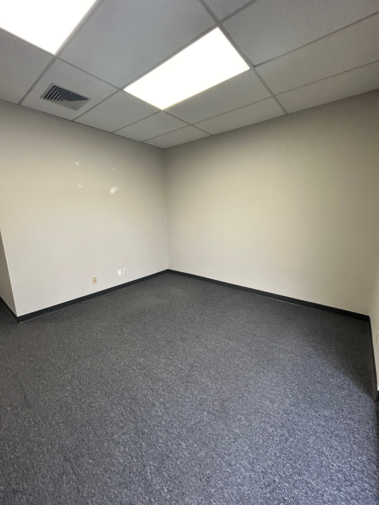 10737 W Gateway Blvd, El Paso, TX à louer Photo intérieure– Image 1 sur 16